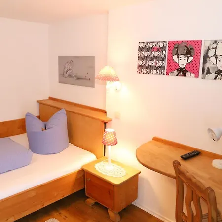 Pension Baarblick 3*