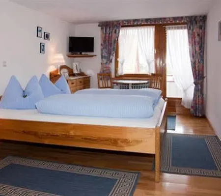 Pension Baarblick בית הארחה 3*