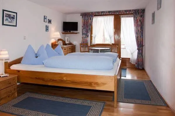 Pension Baarblick בית הארחה 3*